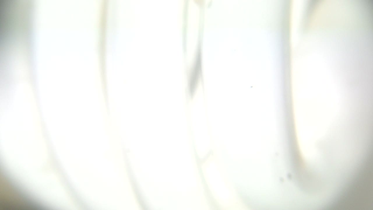 추상적인 보케 배경에서 박이는 빛