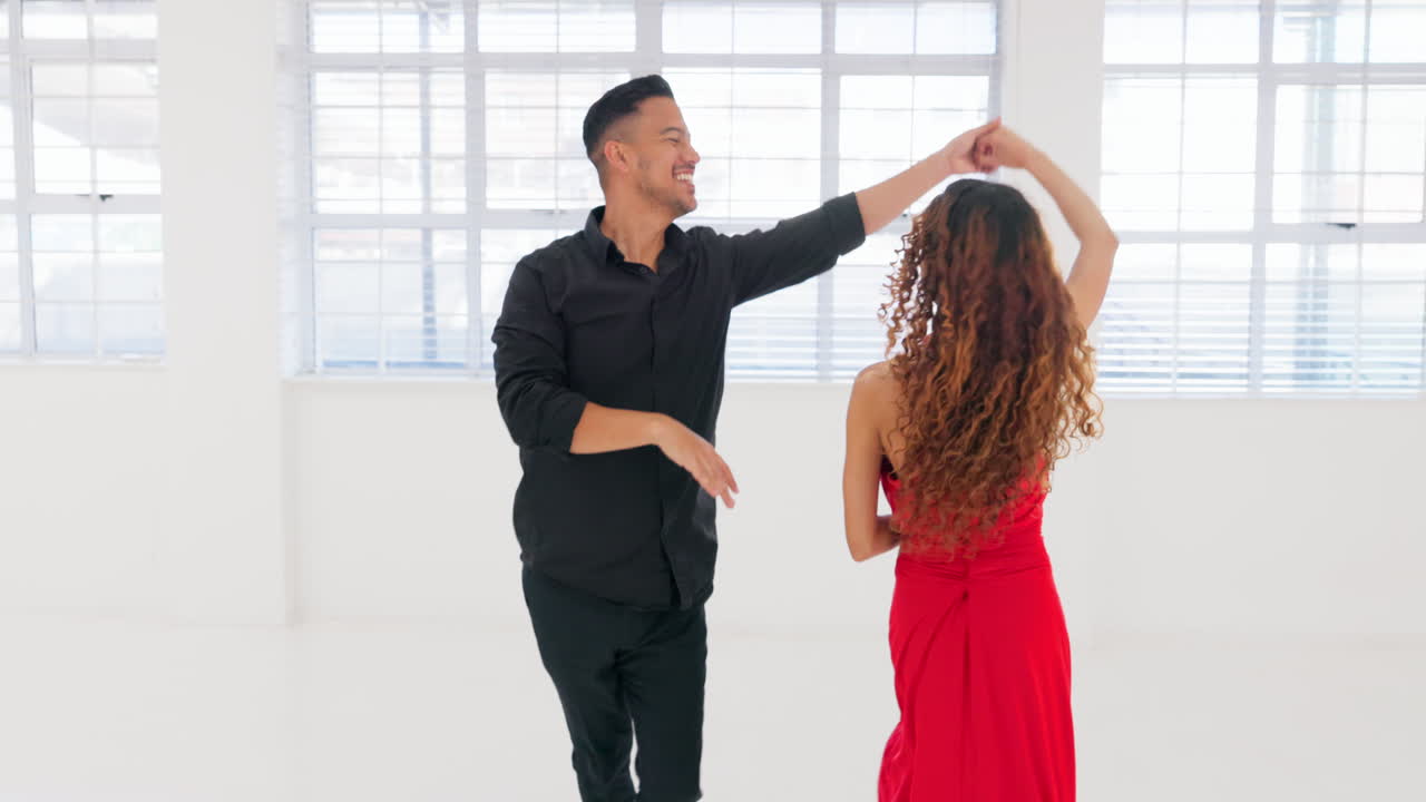 salón de baile, baile y salsa con pareja en el estudio