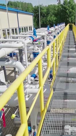 instalación de la planta de refinación de tuberías de la instalación de la refinería de distribución de gas vídeo vertical