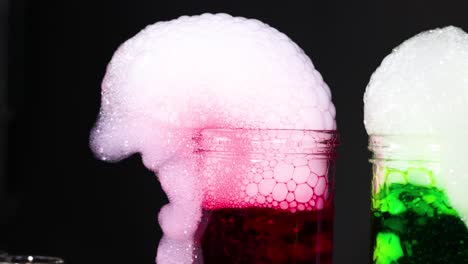 experimento de reacción química con espuma