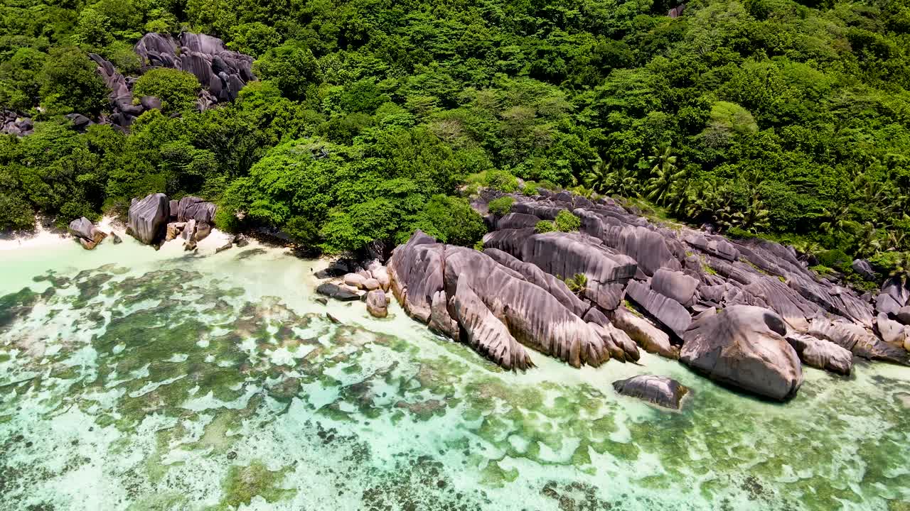 сейшельские острова ла диг скалы с воздуха беспилотник47.mp4