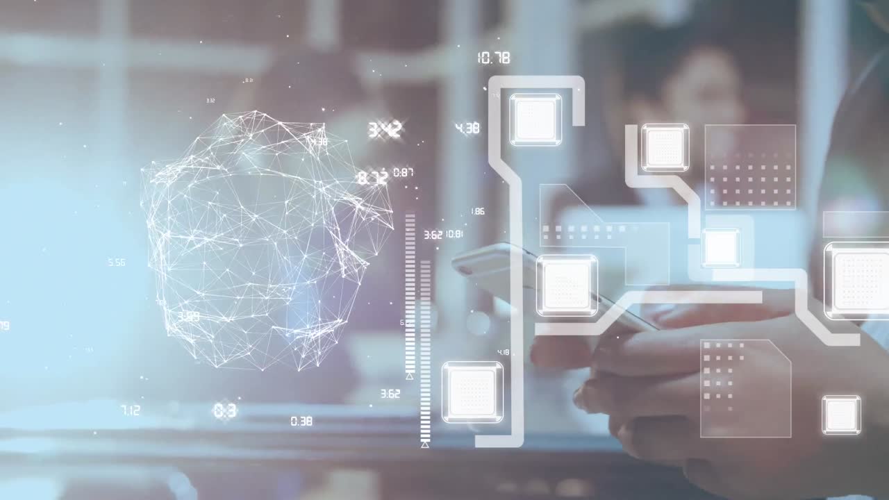 animación del globo y procesamiento de datos sobre mujer de negocios afroamericana usando teléfono inteligente