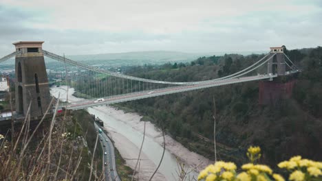 Static-time-lapse-shot-of-the-Clifton-suspension-bridge-at-the-River-Avon,-Bristol,-during-overcast-cloudy-day