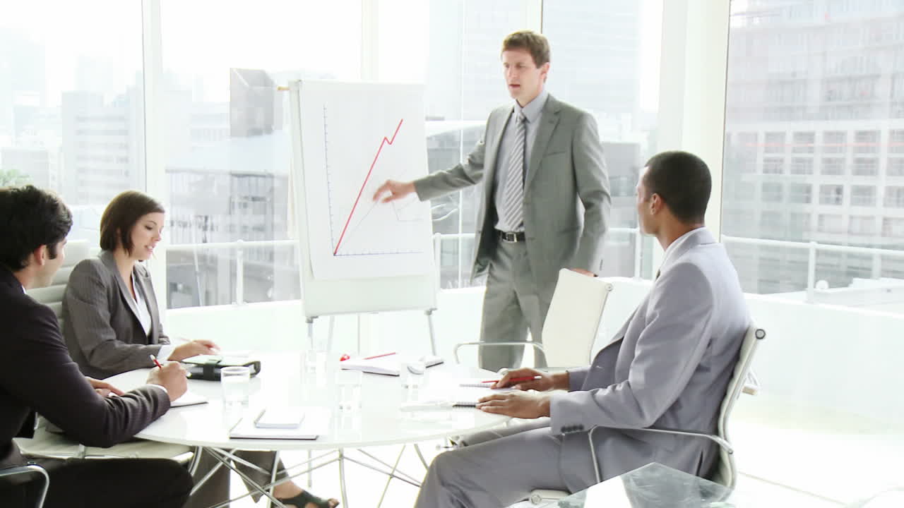 회의 중인 사업가들