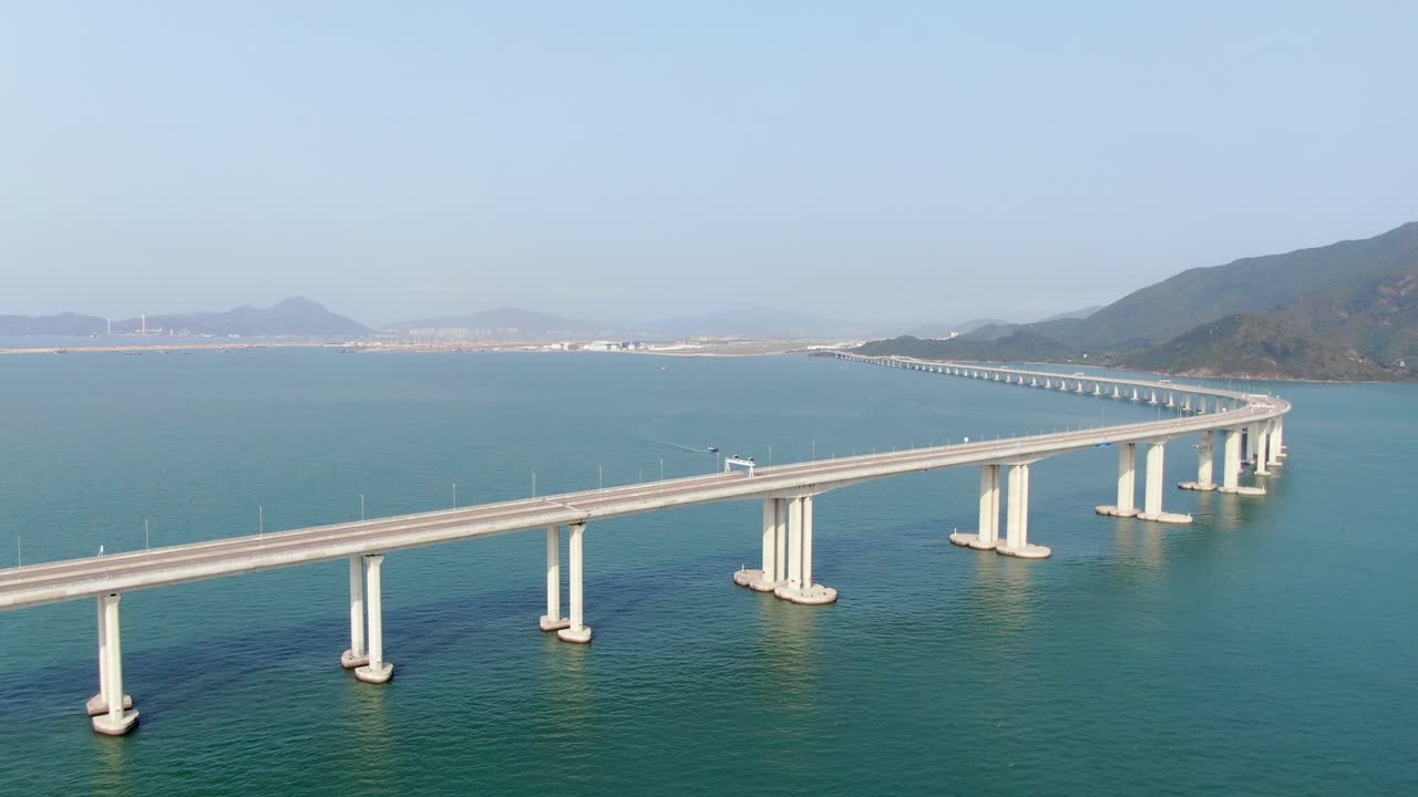 세계에서 가장 긴 바다를 건너는 홍콩-주하이-마카오 대교