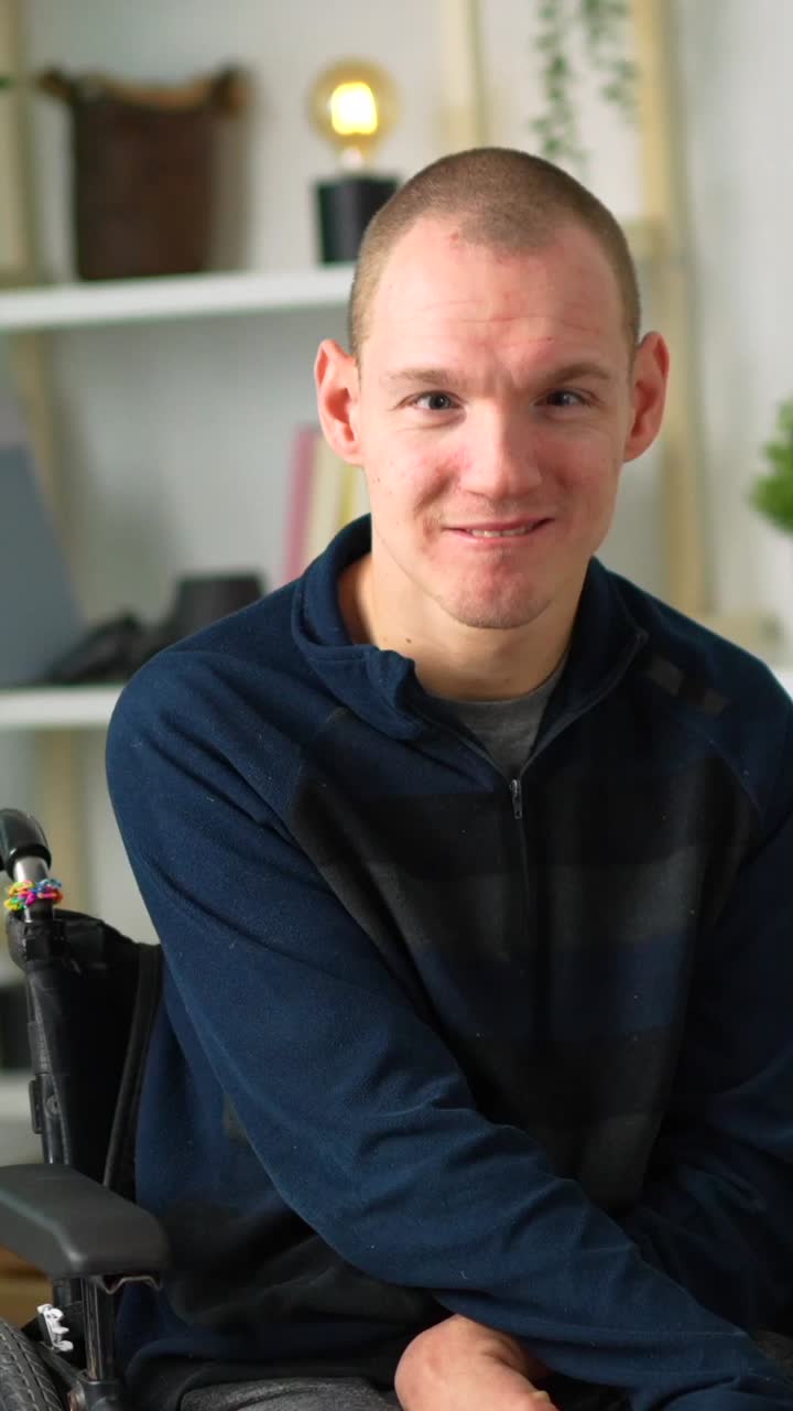 retrato de un hombre en silla de ruedas