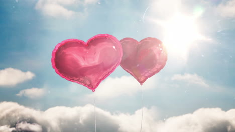 globos de corazón flotando contra el cielo azul