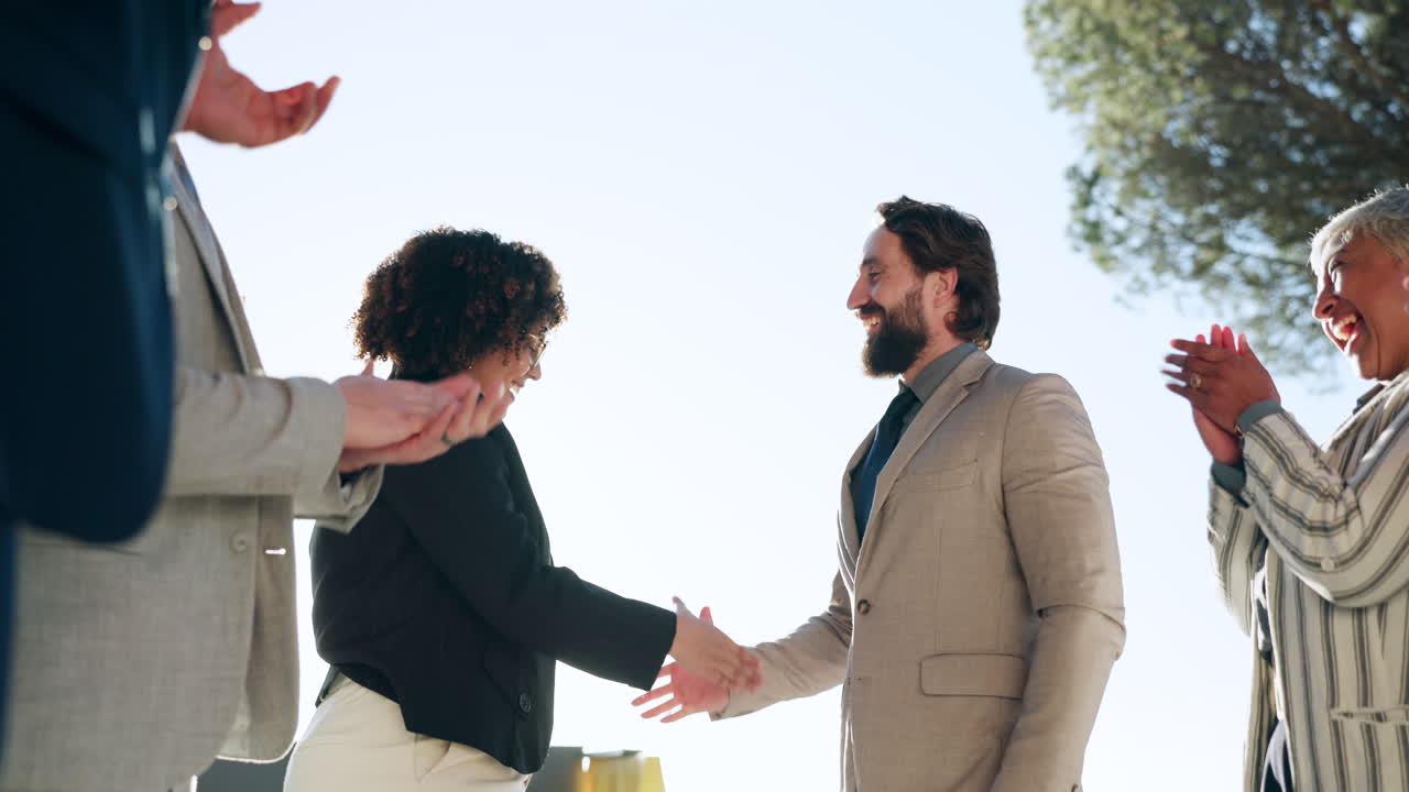 협조, 악수, 박수