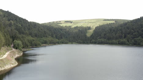 Stausee-Von-Altenwerder-In-Den-Vogesen