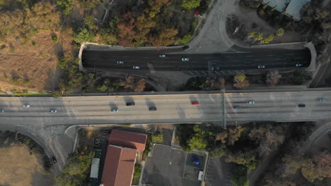 Luftaufnahme-Der-Autobahn-Von-Oben-Nach-Unten