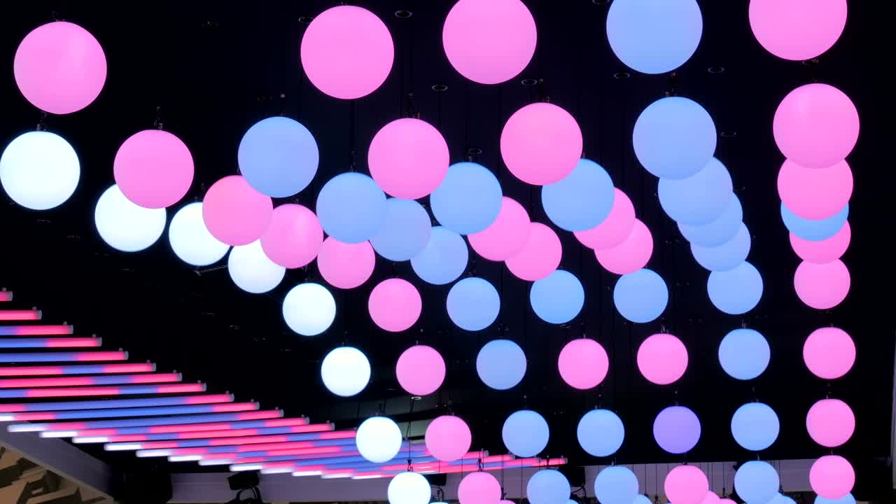 천장이 움직이는 led 공