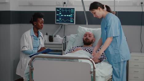 sick man sitting in bed with oxygen tube explaining disease symptom