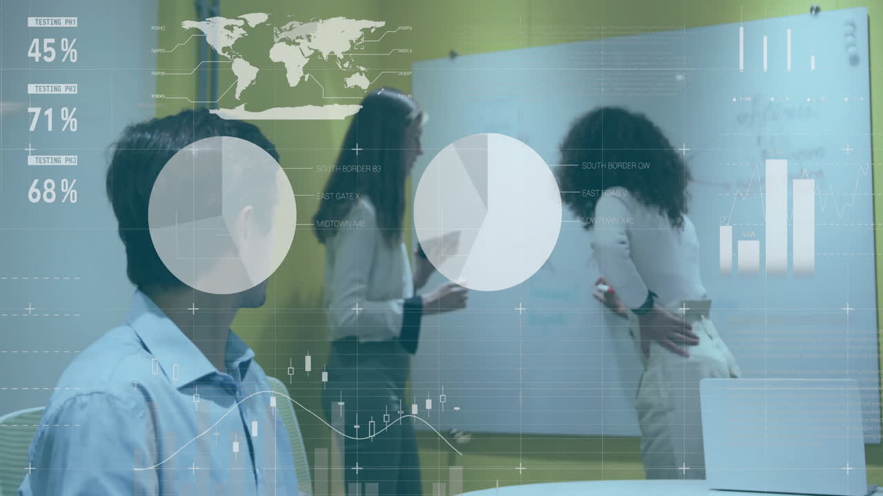 animación del procesamiento de datos financieros sobre diversas personas de negocios en la oficina