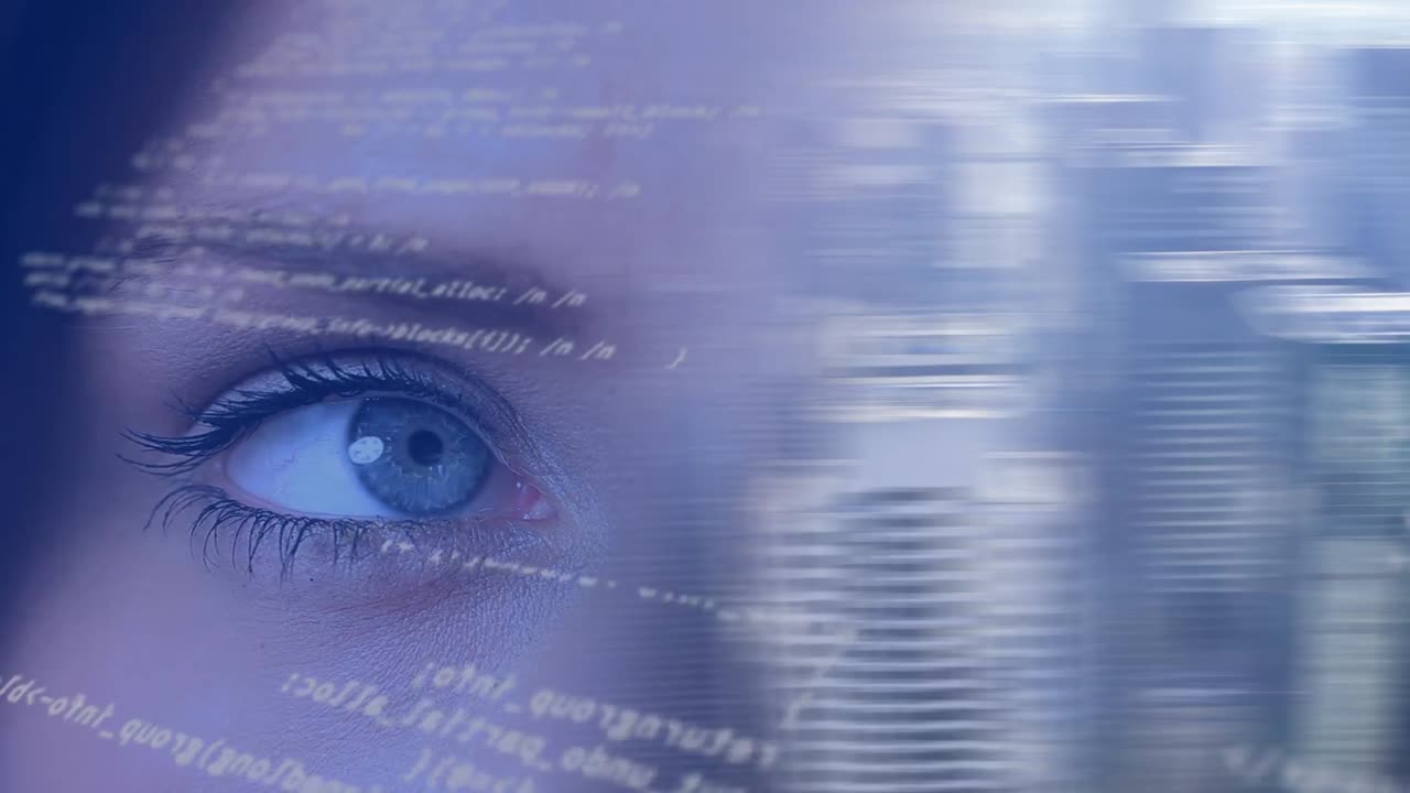 animazione dell'elaborazione dei dati sull'occhio di una donna caucasica