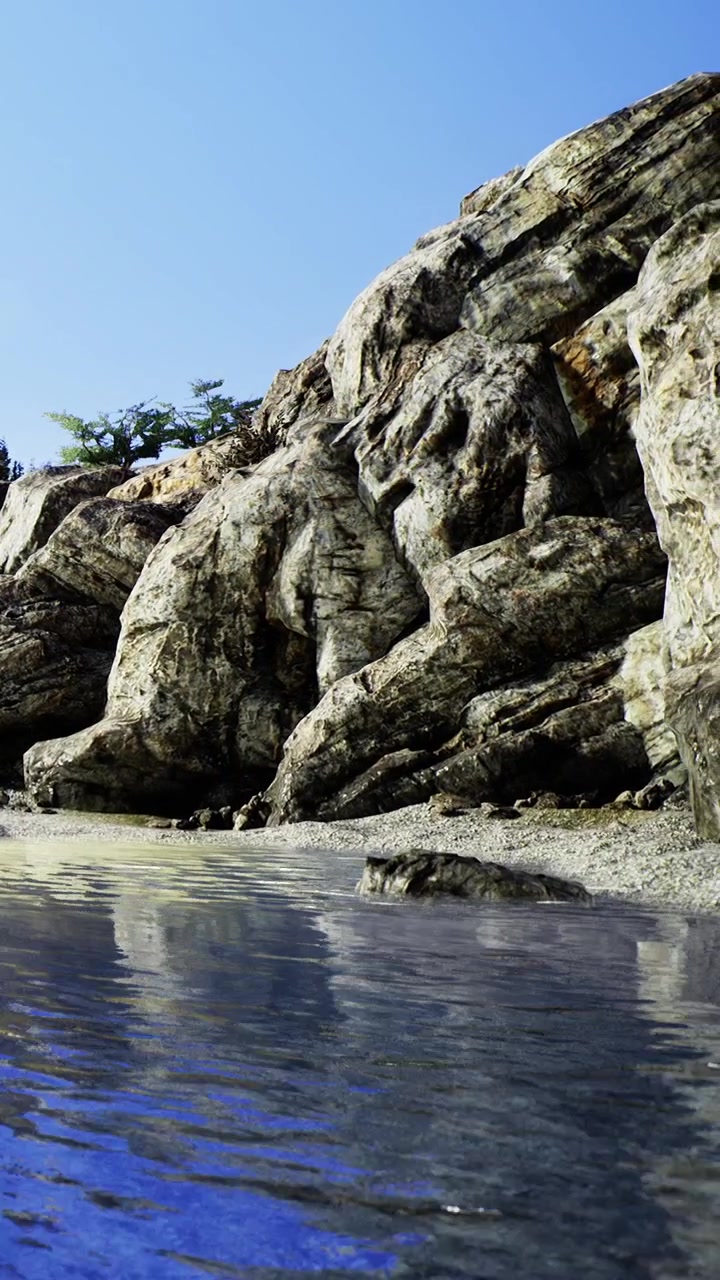 Rocce costiere si riflettono in acqua limpida lungo una riva naturale sotto un cielo blu.