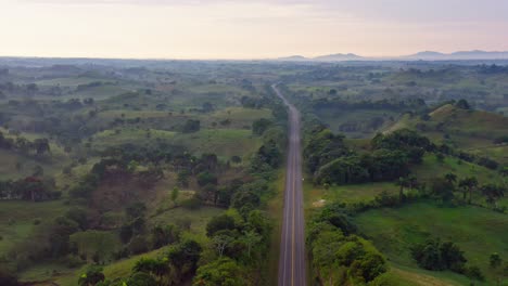 Vista-Aérea-De-La-Carretera-Que-Conecta-Santo-Domingo-Y-La-Península-De-Samaná-En-La-República-Dominicana