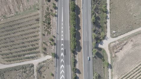 Zenitaler-Blick-Auf-Eine-Autobahn