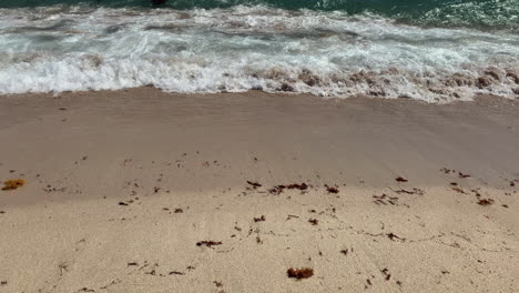 Waves-crashing-on-beach