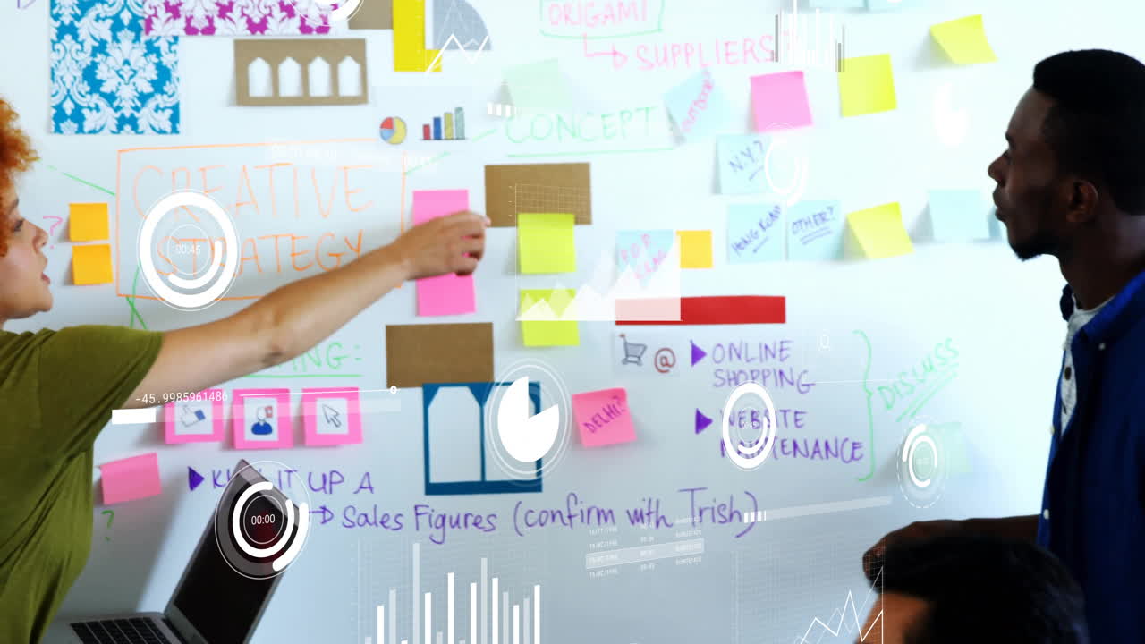 animación de procesamiento de datos y diagramas sobre diversas personas de negocios discutiendo el trabajo