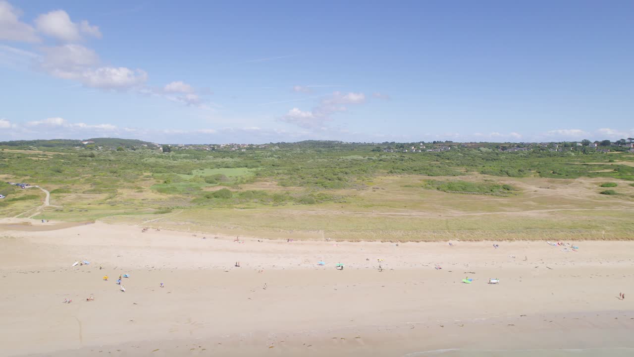 프랑스 브리튼 의 굴리엔 해변 과 서퍼 들