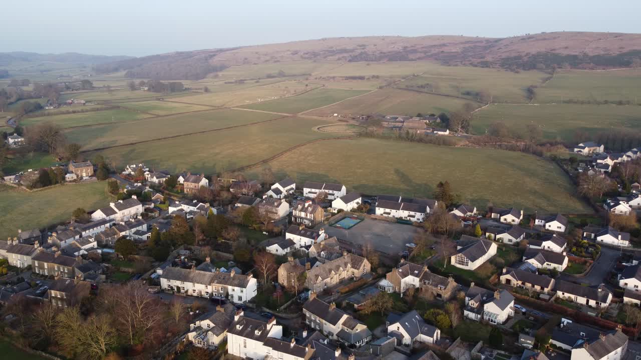 카트멜 마을과 카트멜 수도원의 영화 같은 공중 드론 영상