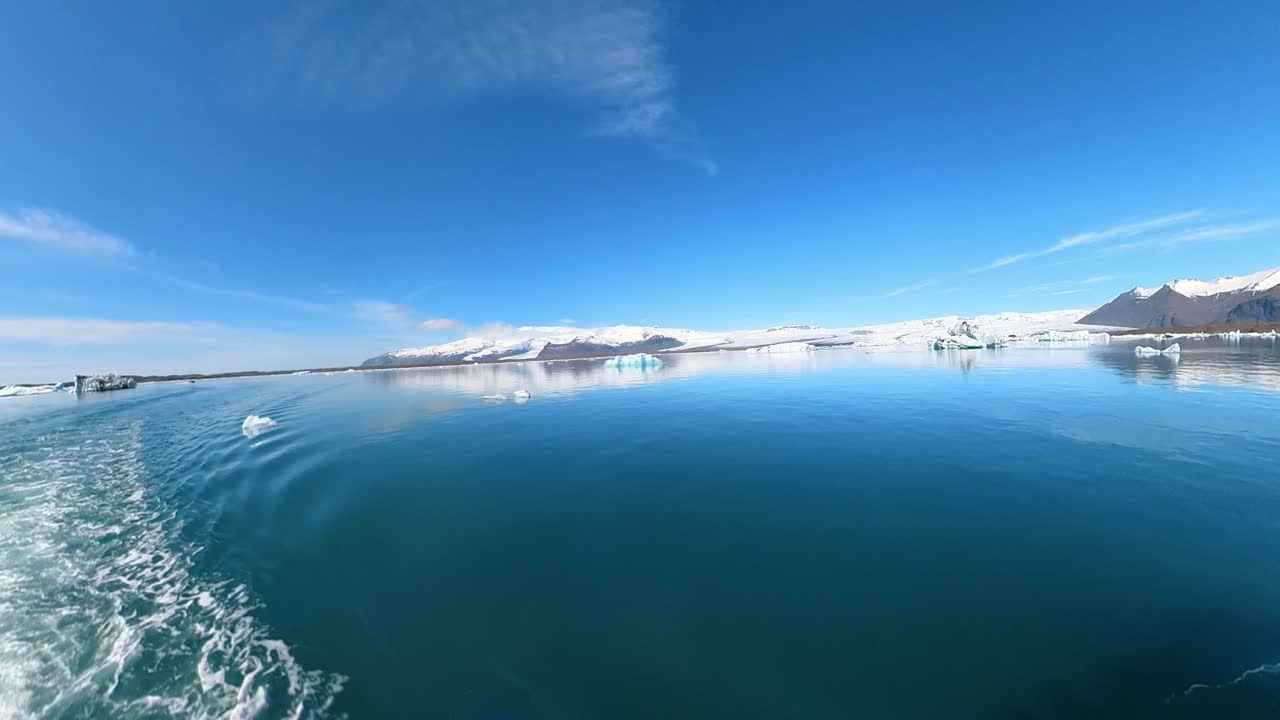 눈앞 에 숨 을 는 푸른 풍경 - 은 하늘, 매혹적 인 바다, 그리고 눈 으로 인 웅장 한 산 들 - 은 당신 을 진정 으로 침 하게 할 것 이다