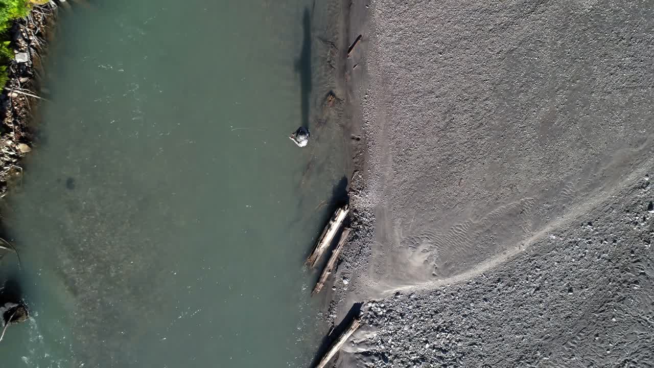 ⁇ 은 날 강에서  ⁇ 시하는 남자 4k 4k