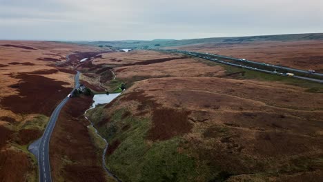 英國 m62 高速公路在薩德爾沃斯摩爾 (saddleworth moor) 的空中時間延遲超延遲運動延遲片段