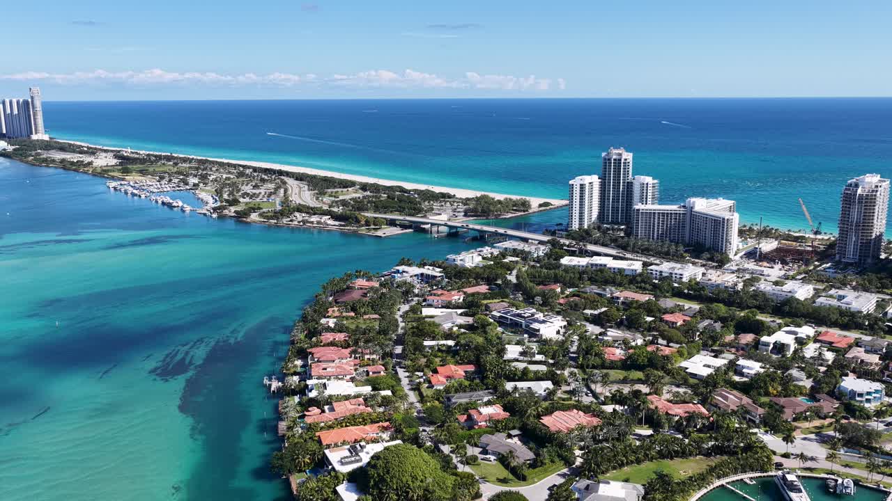 Skyline di Sunny Isles a Sunny Isles Beach, in Florida, Stati Uniti. Imponenti edifici panoramici. Splendido skyline. Grande paesaggio cittadino. Skyline di Sunny Isles a Sunny Isles Beach, in Florida. Spiaggia urbana