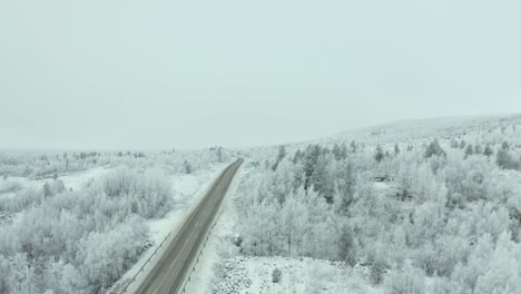 Vista-Aérea-De-Un-Austero-Paisaje-Invernal