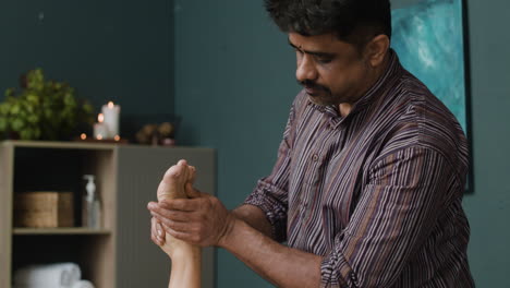 foot massage session