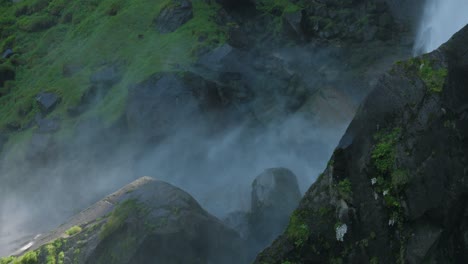 Water-Mist-On-The-Mossy-Rocks-From-Foroglio-Waterfall-In-Ticino,-Switzerland