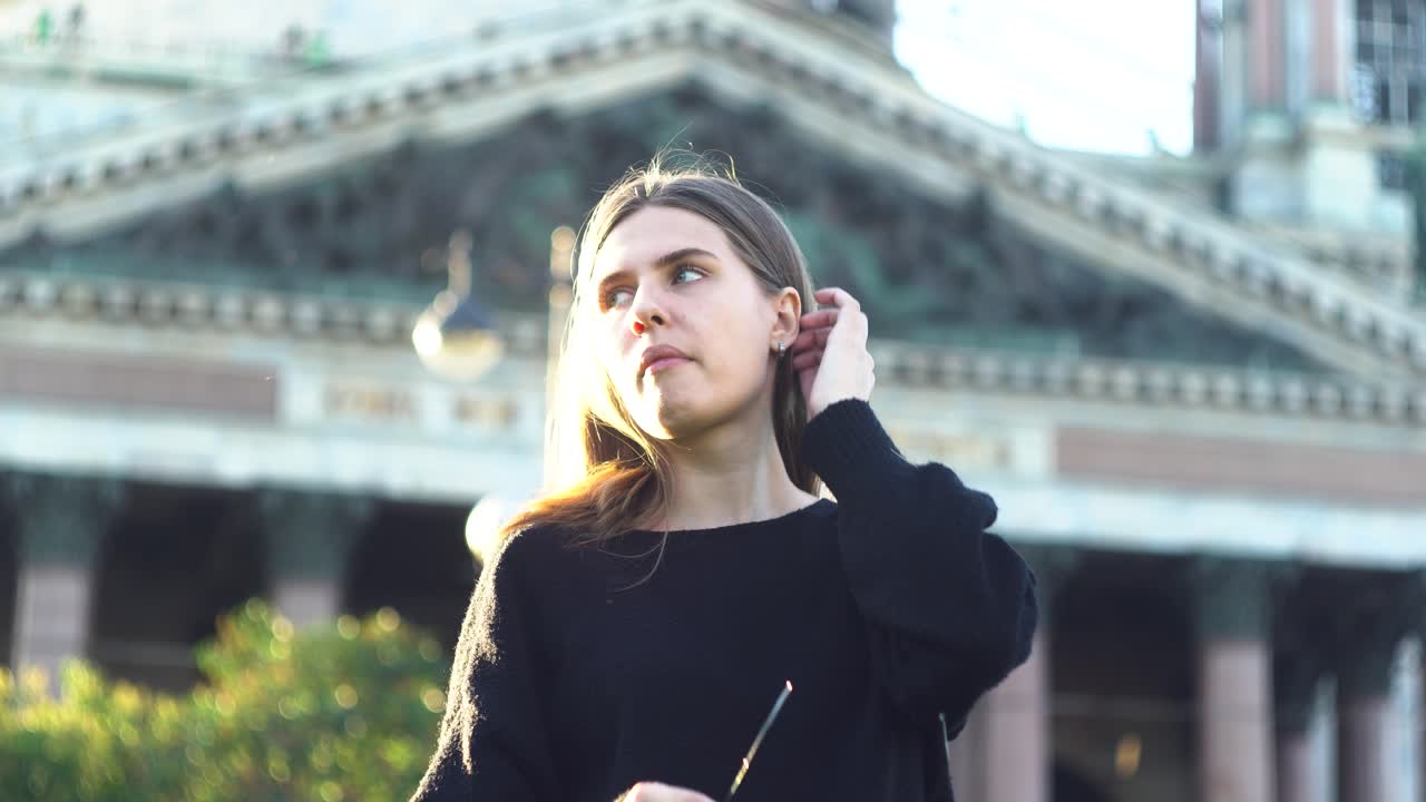 женщина в городе