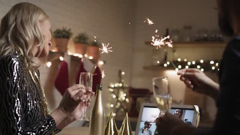 video of friends celebrating new year's eve