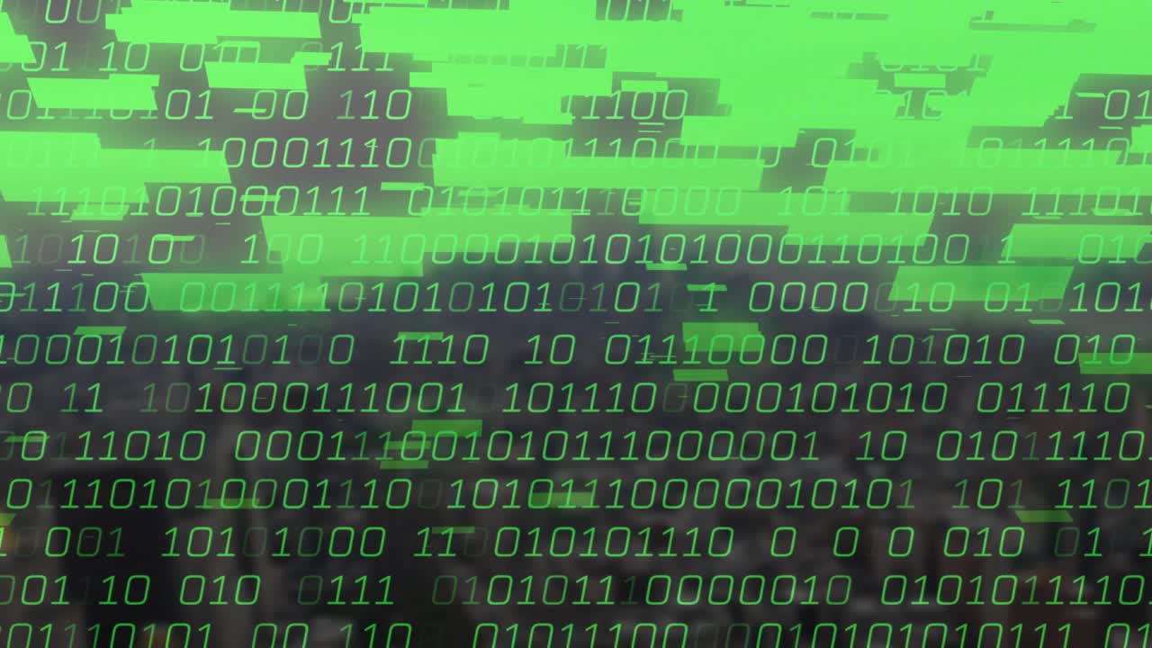 línea del horizonte aérea iniciando superposición binaria verde, dígitos y bloques en cascada, mejorando la vista urbana