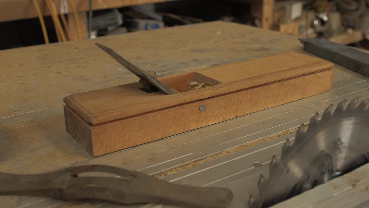 cepillo de mano de madera hecho a mano para carpintería