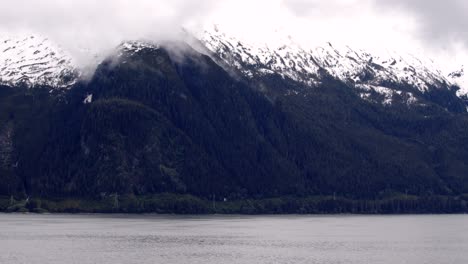 Lapso-De-Tiempo-Del-Tránsito-Del-Pasaje-De-Stevens,-Cerca-De-Juneau-Alaska