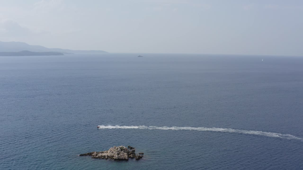 지중해, 수상 스포츠에서 그리스와 알바니아 섬 사이의 제트 스키