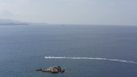 지중해, 수상 스포츠에서 그리스와 알바니아 섬 사이의 제트 스키