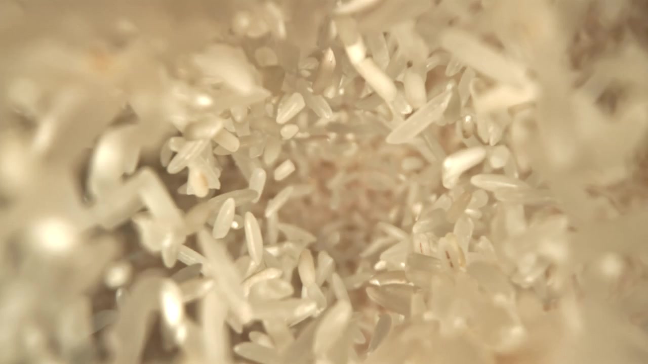 白米粒慢动作下落特写