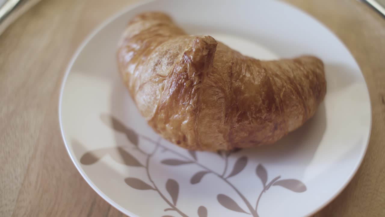 croissant en un plato