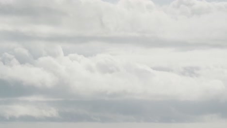 Blauer-Himmel-Mit-Wolken