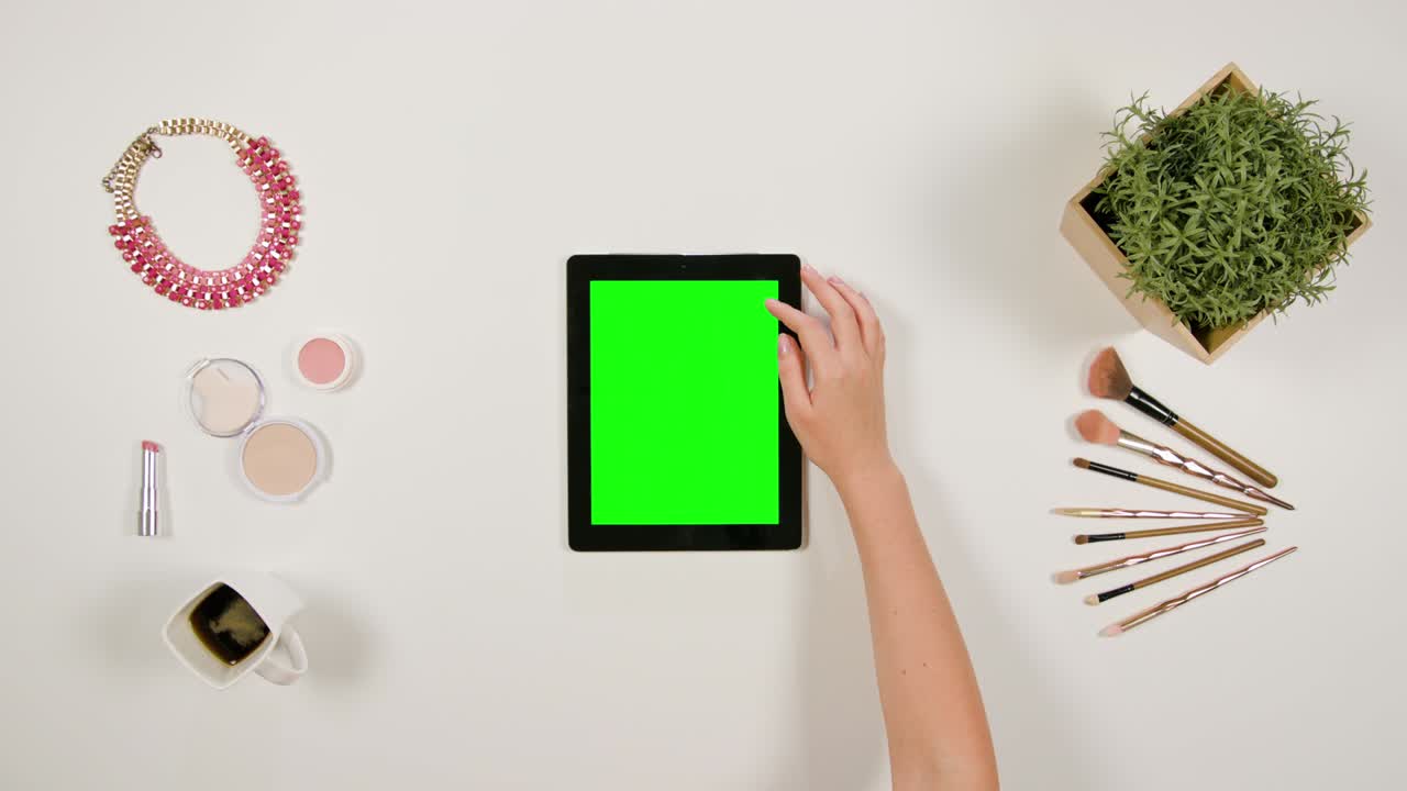 Lady's Finger Scrolling on the Green Touchscreen