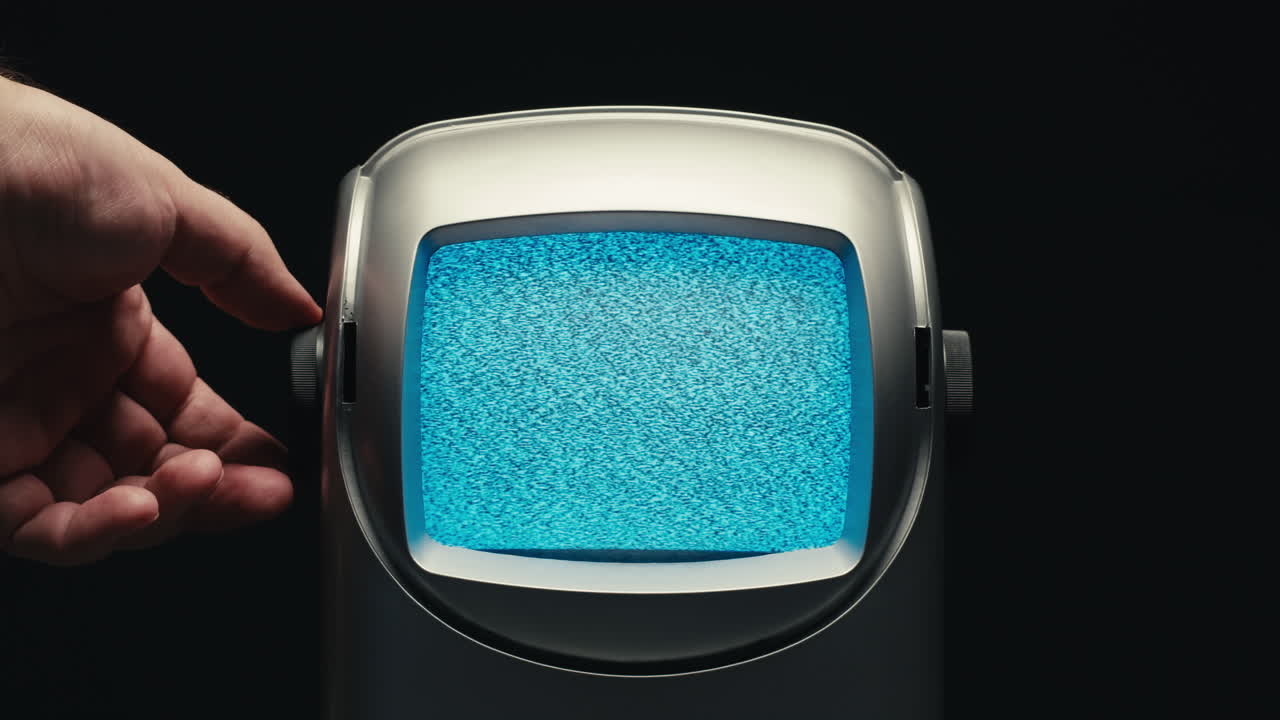 레트로 tv, 노스탈기적인 설정으로 빈티지 tv, 레트로 tv는 화면에 곡물을 표시합니다, 무서운 할로윈 밤 장치, 크로마 키 및 그린 스크린에 좋습니다.