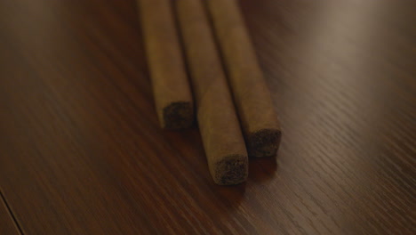 Close-Up-Tilt-of-Unlit-Cigars-on-a-Table