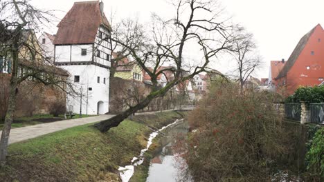 alte europäische stadt im winter