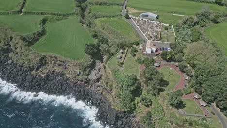 Friedhof-Am-Meer-Der-Gemeinde-Santo-Antonio-Im-Distrikt-Ponta-Delgada-Auf-Den-Azoren