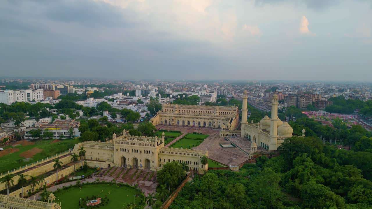 torre del reloj de husainabad y bada imambara india arquitectura vista desde un avión no tripulado