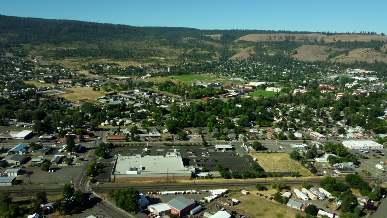 US, Oregon, La Grande, 2025-08-11 - Drone view of the city with Eastern Oregon University (EOU) in the distance