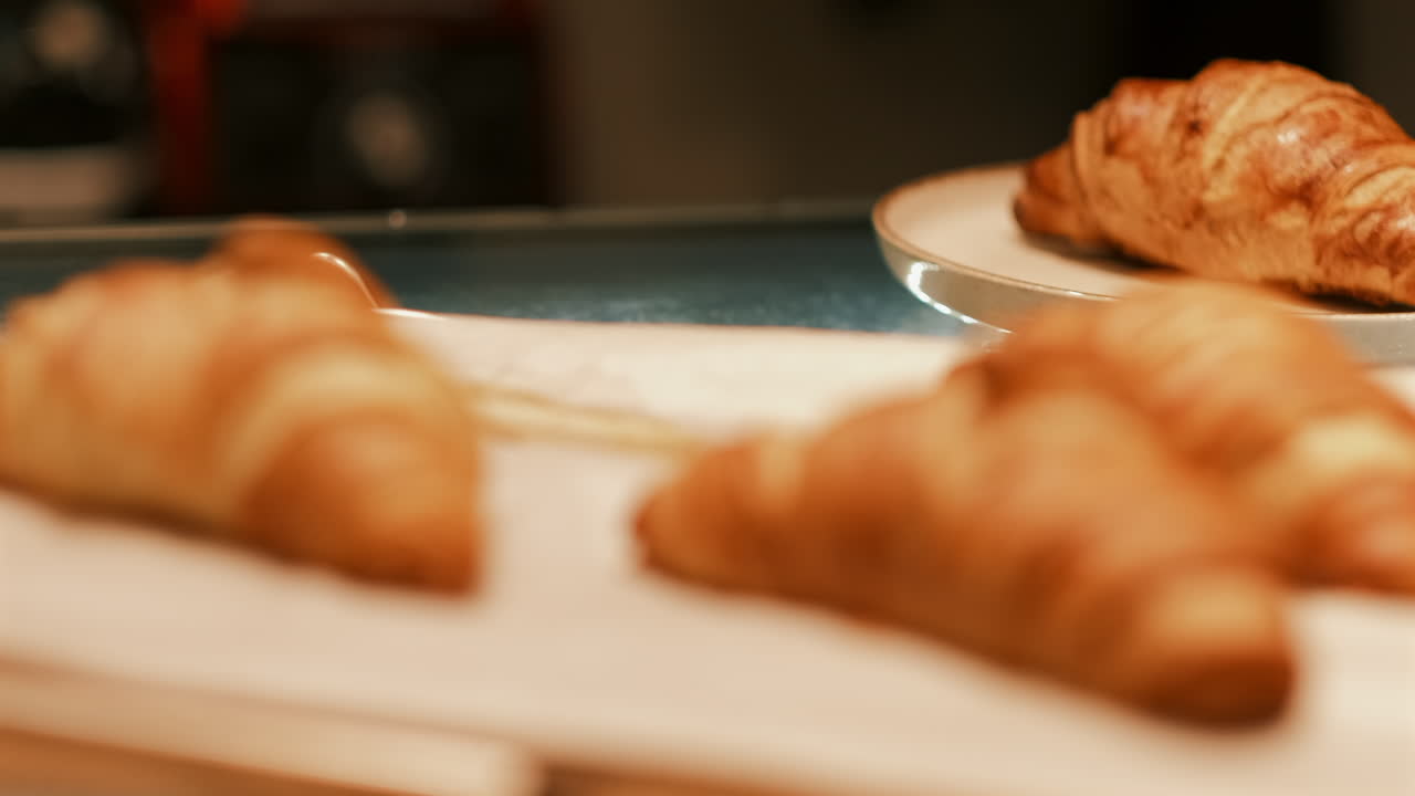 완벽 한 : 신선 한 커피 와 따뜻 한 크루아산